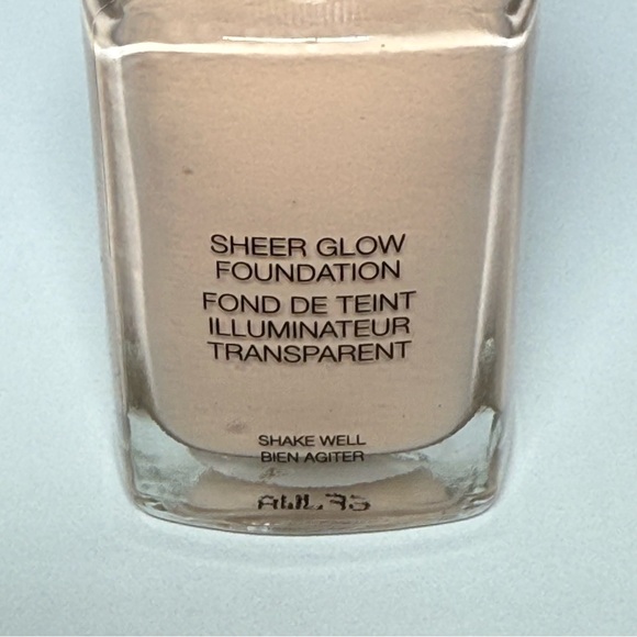 NARS Sheer Glow Foundation Shade Mont Blanc - Picture 4 of 5